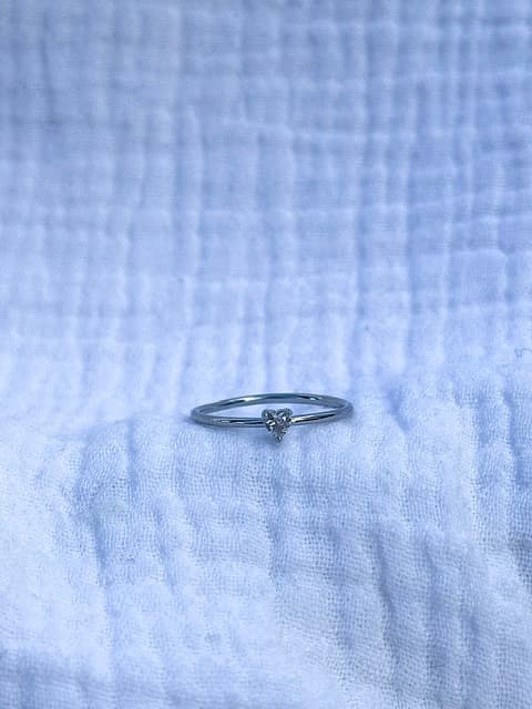 Bague Cœur Minimaliste - Argent porté